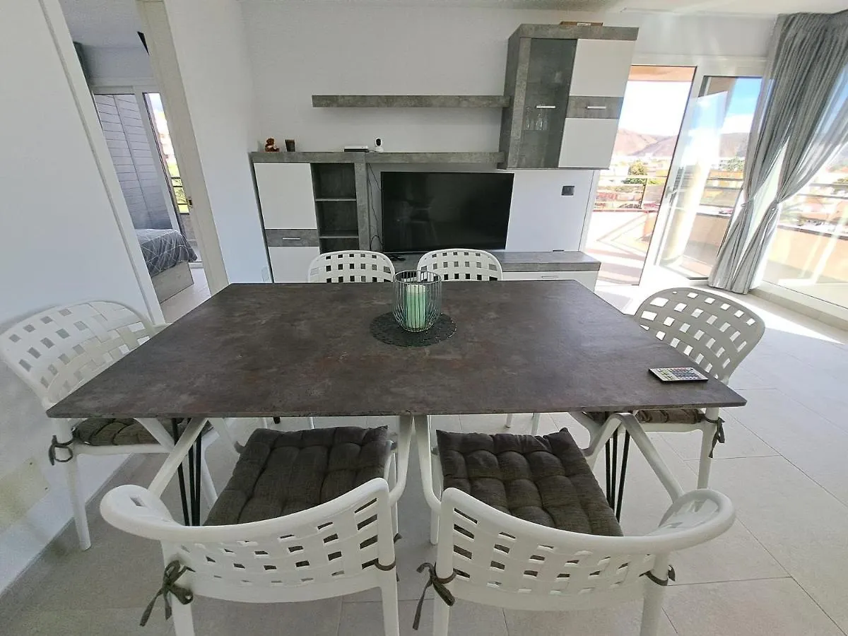 Newly Reformed 2 Bedroom Apartment In The Center Of Los Cristianos