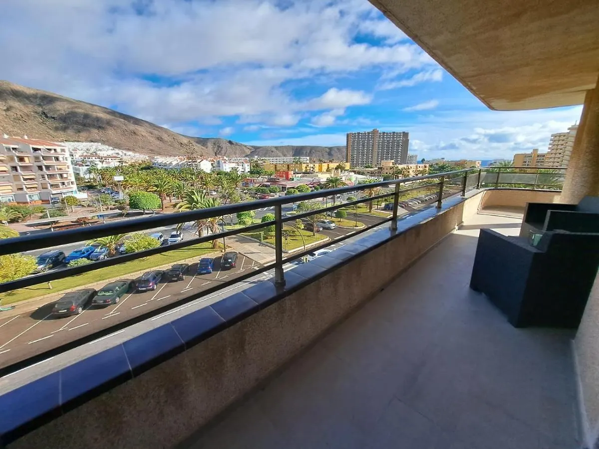 Newly Reformed 2 Bedroom Apartment In The Center Of Los Cristianos 로스크리스티아노스