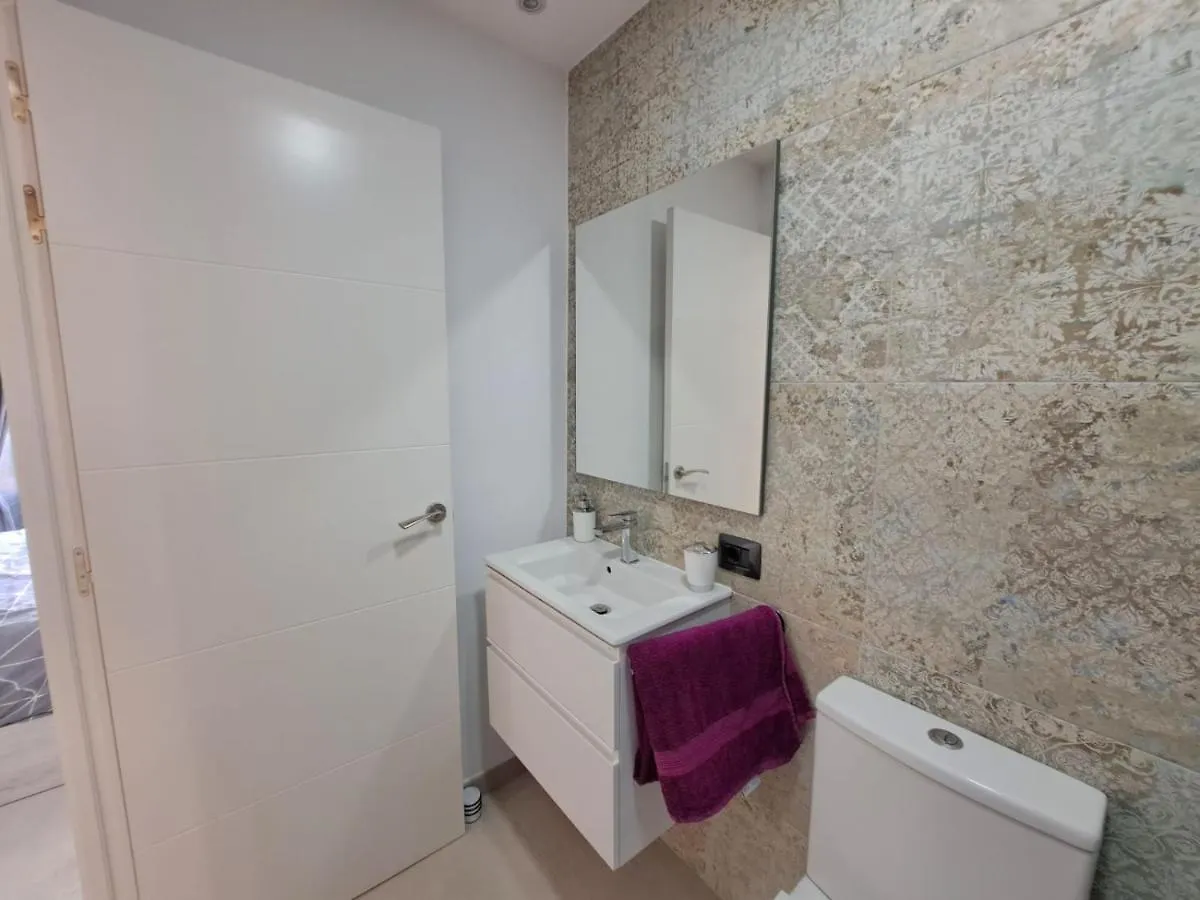 Newly Reformed 2 Bedroom Apartment In The Center Of Los Cristianos 0*, 로스크리스티아노스