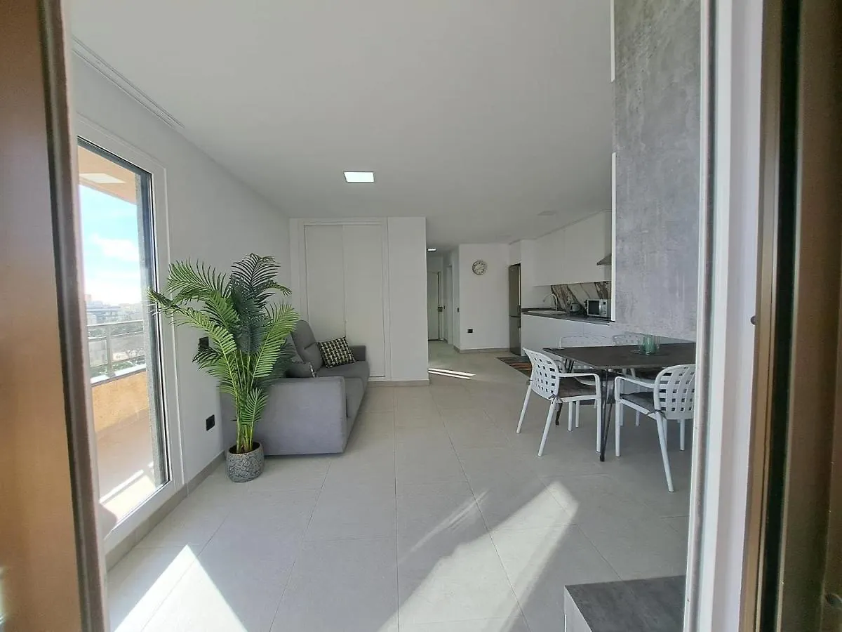 Newly Reformed 2 Bedroom Apartment In The Center Of Los Cristianos 스페인